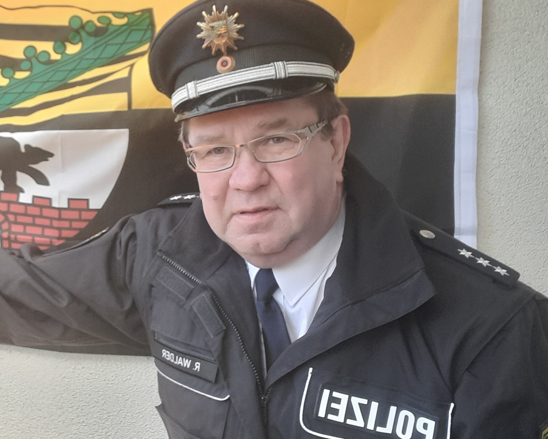Oben auch einige Fotos von den Dreh "Quellen des Bösen". Hier mal wieder als "Polizist". Gedreht wurde Mitte Dezember in Dessau.